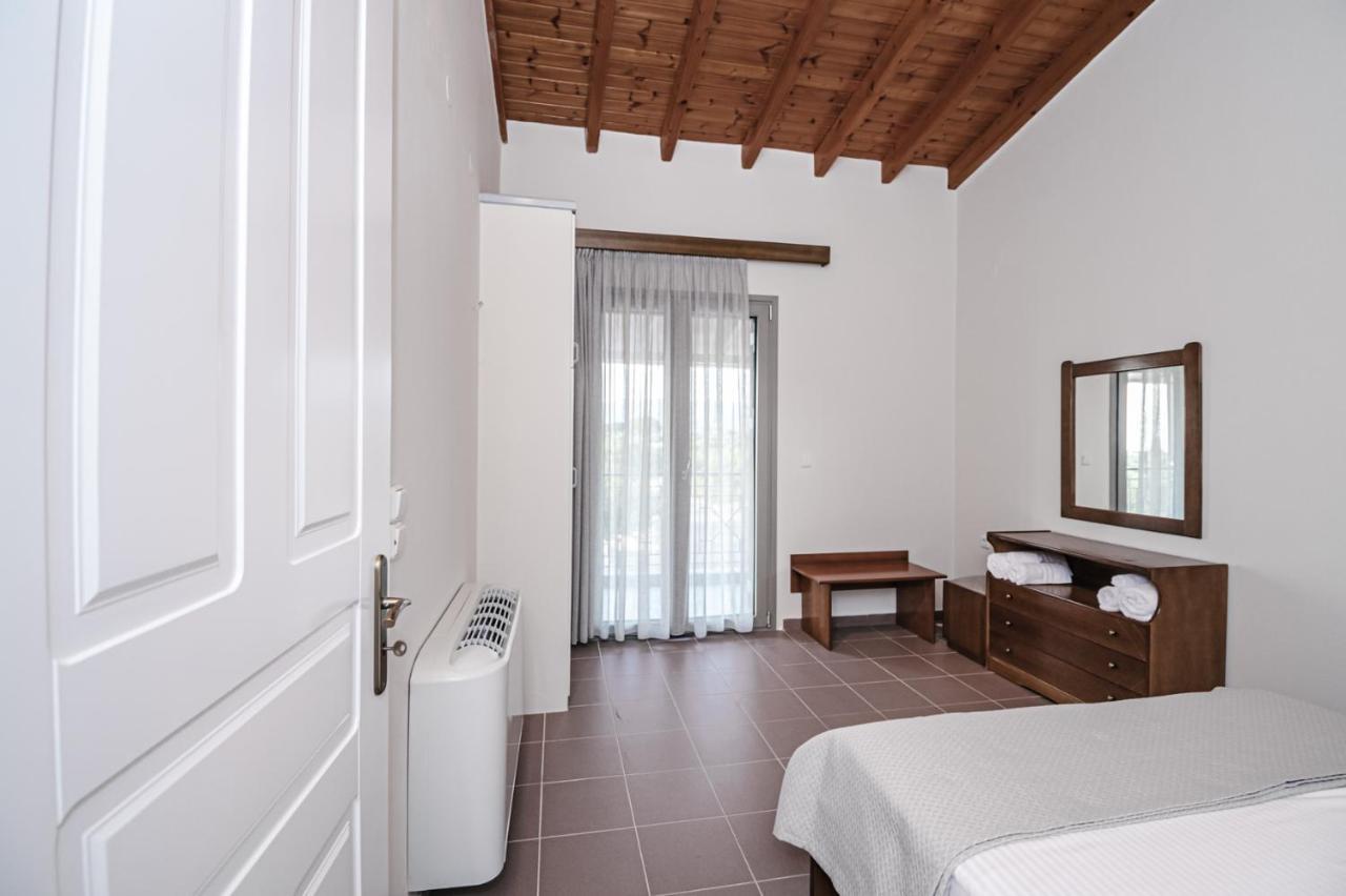 Terra Helios Suites & Studios Kyparissia Habitación foto
