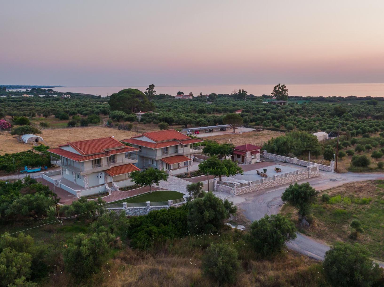 Terra Helios Suites & Studios Kyparissia Exterior foto