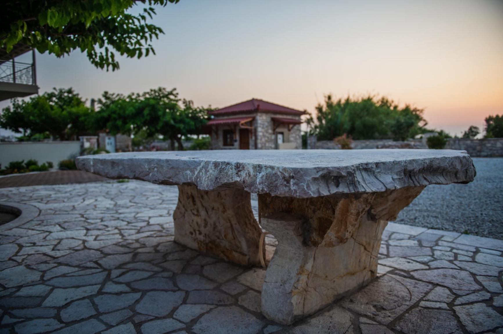 Terra Helios Suites & Studios Kyparissia Exterior foto