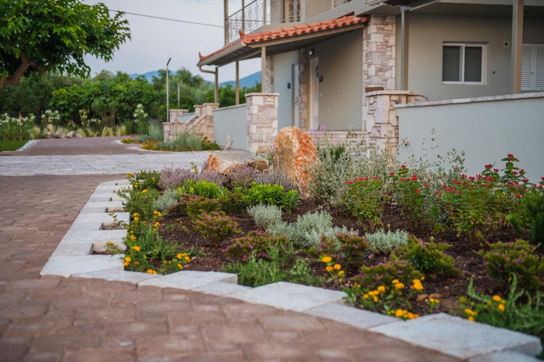 Terra Helios Suites & Studios Kyparissia Exterior foto