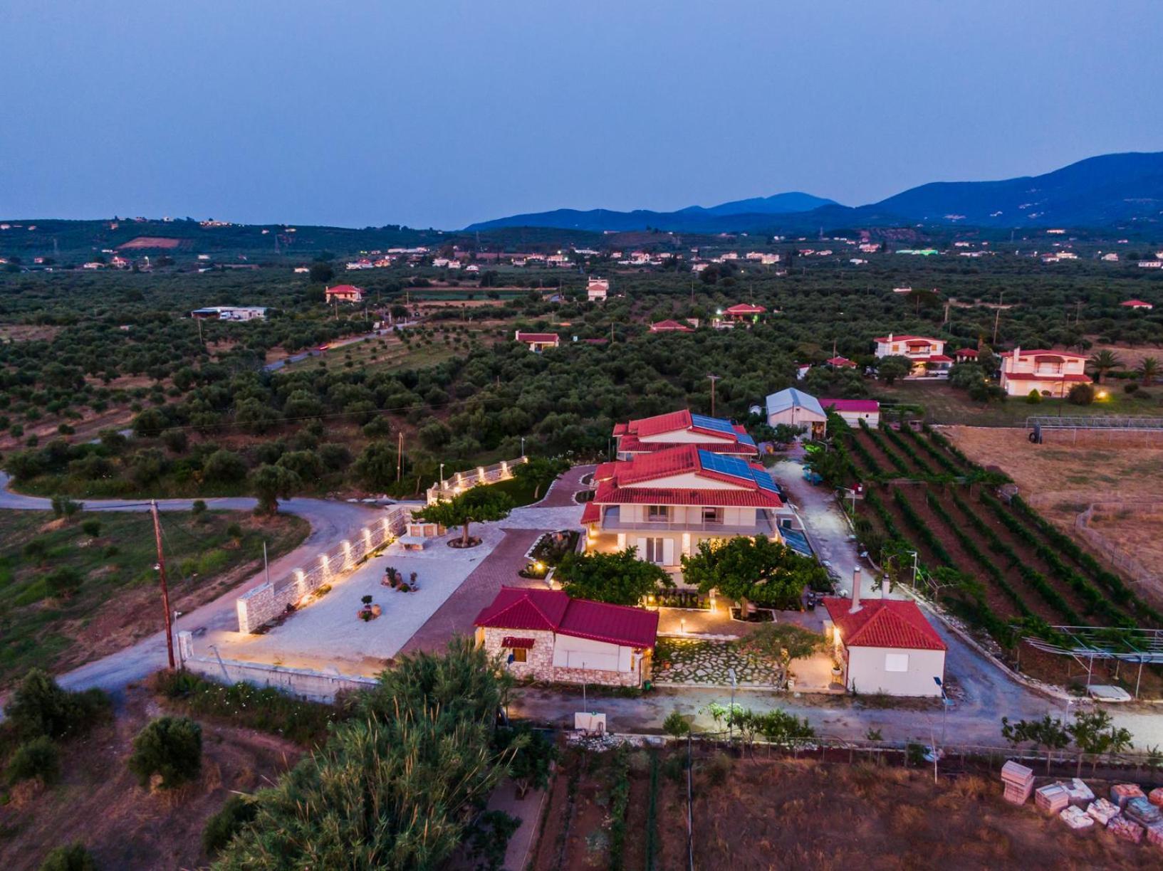 Terra Helios Suites & Studios Kyparissia Exterior foto