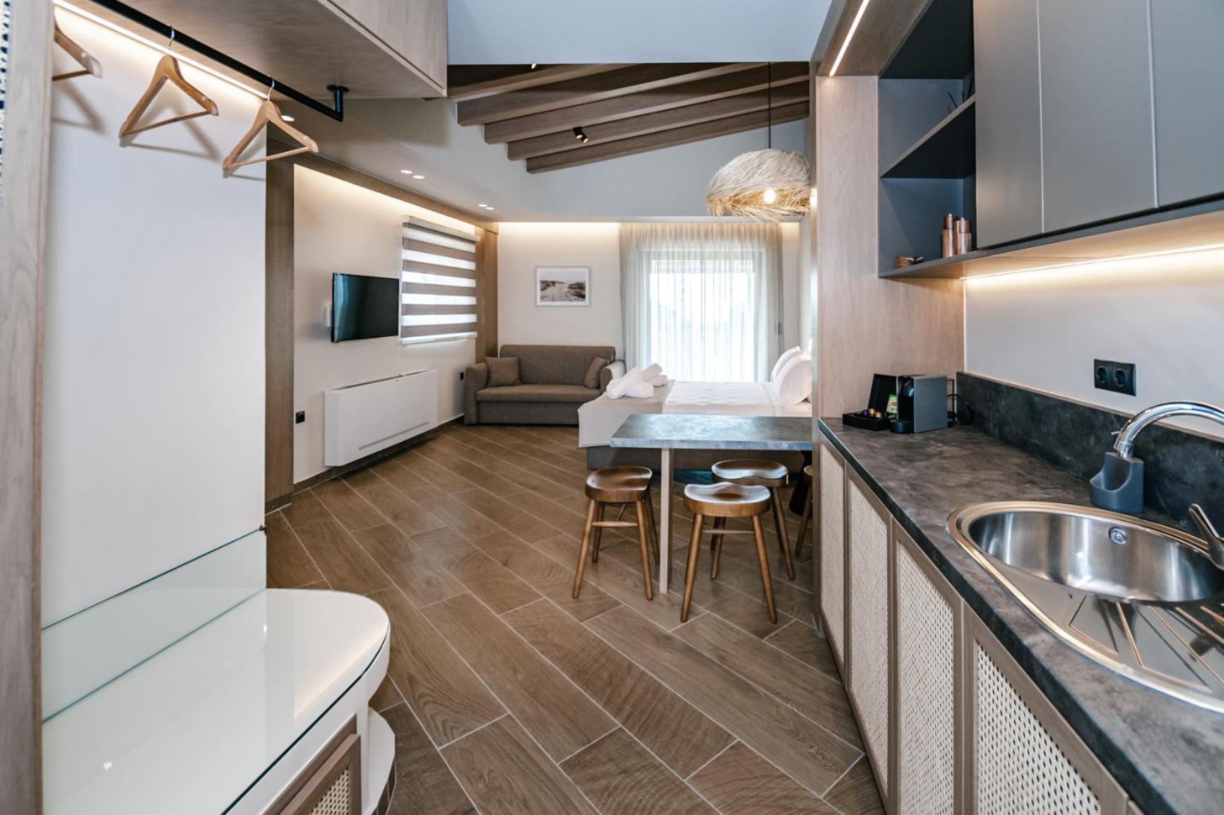 Terra Helios Suites & Studios Kyparissia Habitación foto