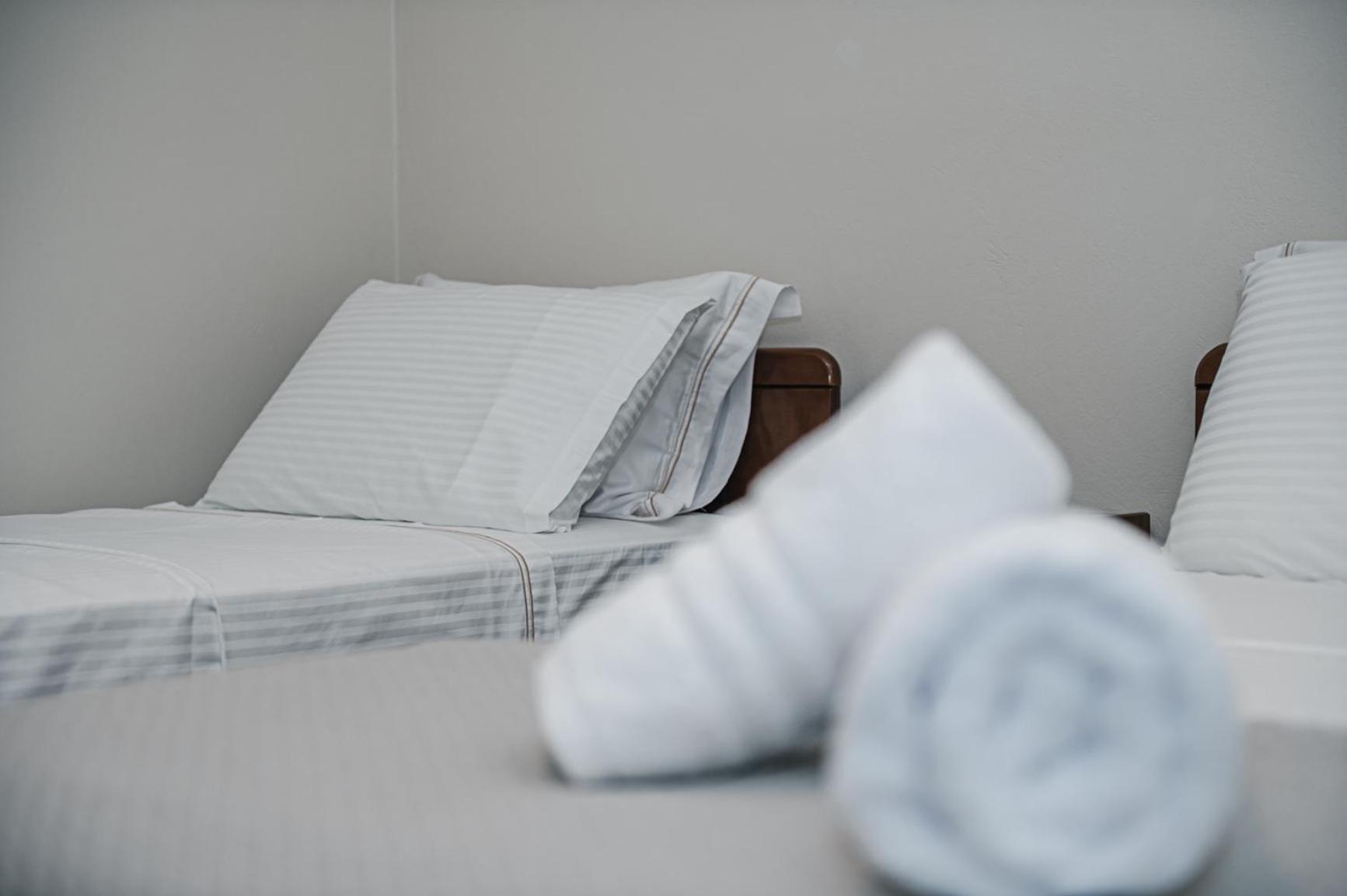 Terra Helios Suites & Studios Kyparissia Habitación foto