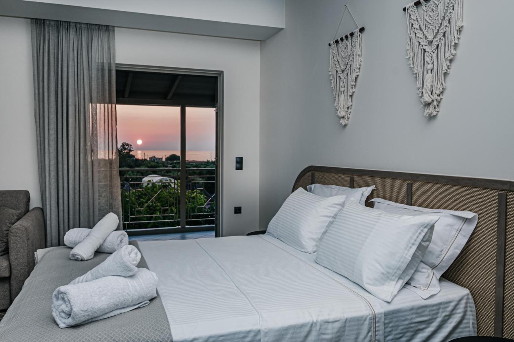 Terra Helios Suites & Studios Kyparissia Habitación foto